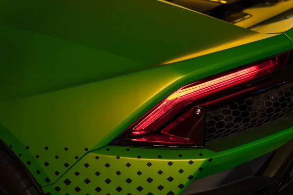 Geceleri yeşil Lamborghini