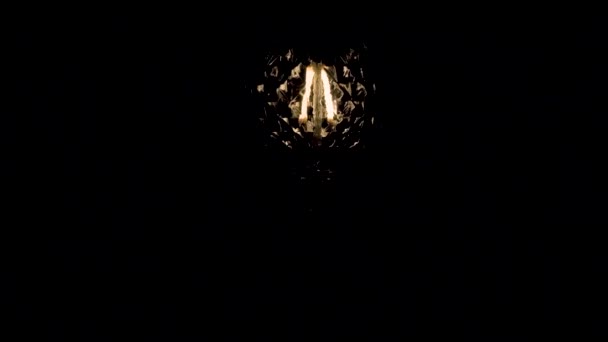 Вмикає Або Вимикає Анімацію Лампочки Тепле Жовте Світло Темно Чорному — стокове відео
