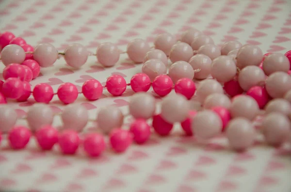 Розовые Бусины Ожерелья Светлом Фоне — стоковое фото