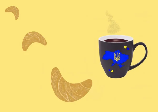 ウクライナの地図と黄色の背景にクロワッサンを飛んでコーヒーカップ — ストック写真