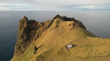Westman Adaları 'ndaki izole ev / kulübe (Vestmannaeyjar, İzlanda)
