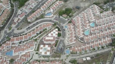 Costa Adeje 'nin Hava Görüntüleri (Tenerife, Kanarya Adaları, İspanya) bir Drone ile çekildi. Log 'da çekildi. Portföyümde farklı pozlar var..