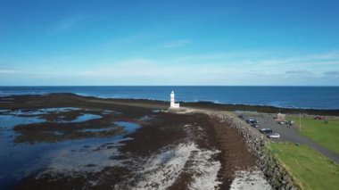 İzlanda, Reykjanes Yarımadası 'ndaki Gardur Deniz Feneri. İnsansız hava aracı ile çekildi. Portföyümde farklı pozlar var..