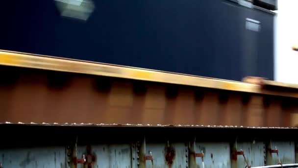 Video Demiryolu Kavşağında Büyüleyici Yük Treni Geçidi — Stok video