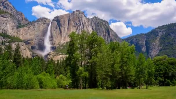 Faszinierende Schönheit Enthüllt Yosemite Falls Zeitraffer Atemberaubendem — Stockvideo