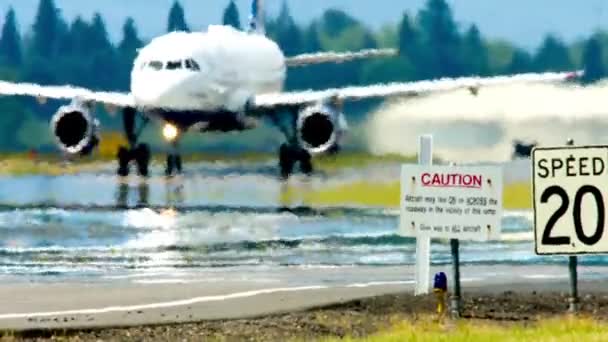 Smooth Capture Passenger Airplane Taxiing Runway — Stock Video