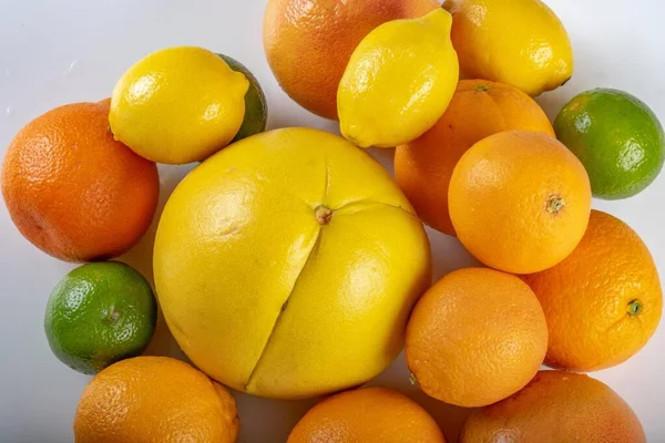 Vibrerande Närbild Diverse Citrusfrukter Halva Fantastisk Upplösning — Stockfoto