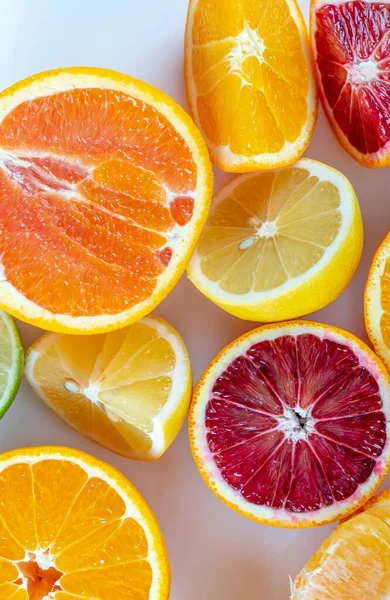 Levendige Close Van Gesorteerde Citrusvruchten Helften Verbazingwekkende Resolutie — Stockfoto