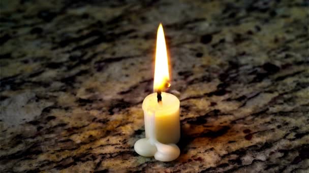 Flacără Eternă Închiderea Unei Singure Lumânări Care Arde Topindu Timpul — Videoclip de stoc