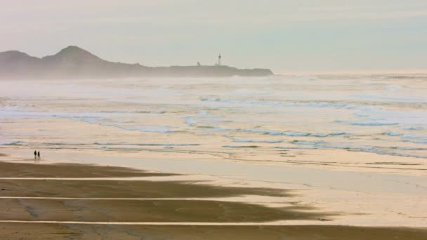 Spokojny Spokój Widok Spokojny Ocean Fale Delikatnie Myjące Brzeg Piaszczystej — Wideo stockowe