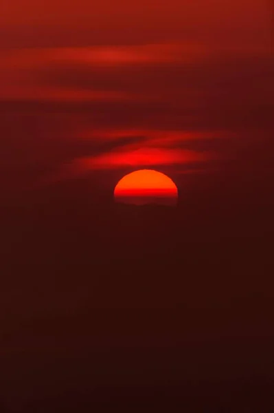 Himmlische Symphonie Die Untergehende Sonne Malt Den Horizont Enthüllt Faszinierender — Stockfoto