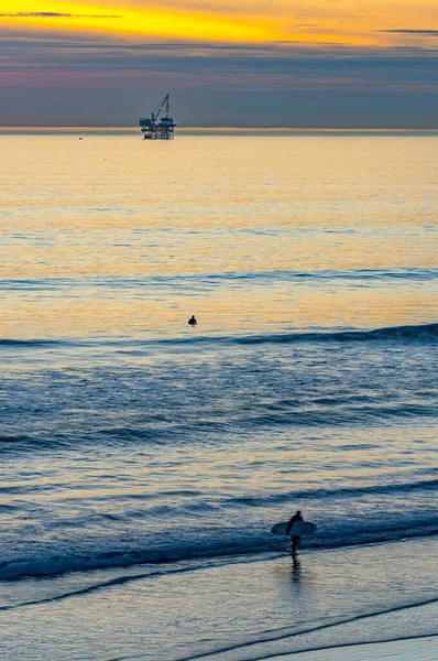 Pobřežní Konvergence Ropné Plošiny Surfař Huntington Beach Kalifornie Harmonicky Sjednocující — Stock fotografie