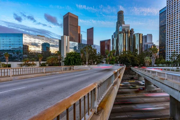 Impresionante Los Ángeles Hora Tarde Cautivador Paisaje Urbano Vibrante Tráfico —  Fotos de Stock