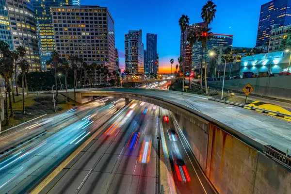 Impresionante Los Ángeles Hora Tarde Cautivador Paisaje Urbano Vibrante Tráfico — Foto de Stock
