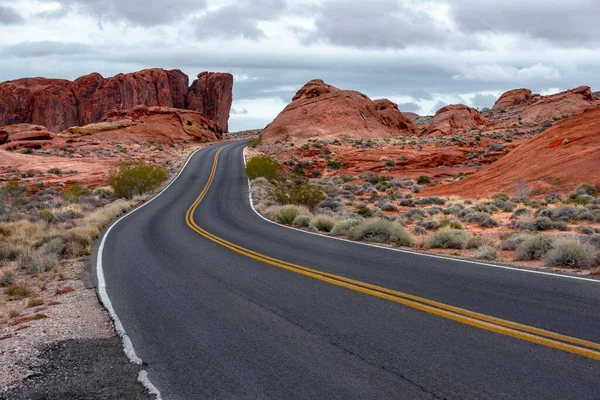 Desert Serenity Panoramic View Empty Road Surrounded Red Rock Canyon — Stock Photo, Image