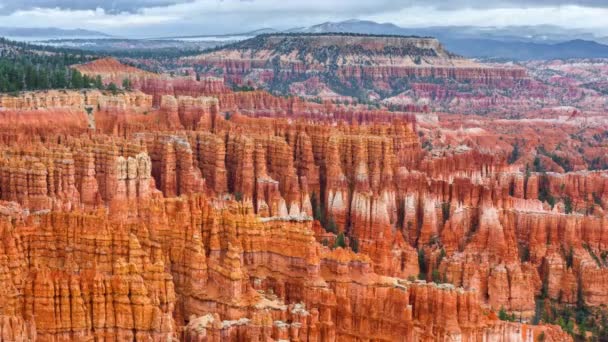 Häpnadsväckande Bryce Canyon National Park Time Lapse Med Molnigt Himmel — Stockvideo