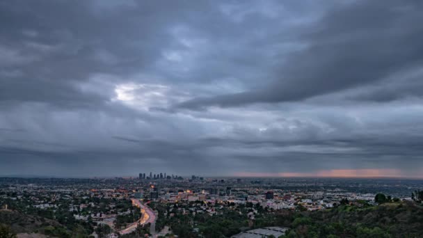 位于洛杉矶黎明城的风暴 好莱坞天际线吸引了4K的游客 — 图库视频影像