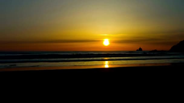 Büyüleyici Oregon Sahil Günbatımı Nefes Kesici Plaj Manzarası — Stok video