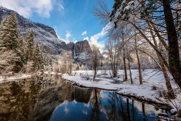 Serenidad Invierno Vistas Del Parque Nacional Yosemite Después Tormenta Nieve — Foto de Stock