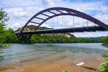 Iconic Tranquility: 4K Image of the Breathsting Penny backer 360 Bridge in Austin, Texas, ABD