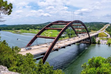 Iconic Tranquility: 4K Image of the Breathsting Penny backer 360 Bridge in Austin, Texas, ABD