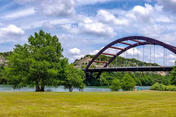 Iconic Tranquility: 4K Image of the Breathsting Penny backer 360 Bridge in Austin, Texas, ABD