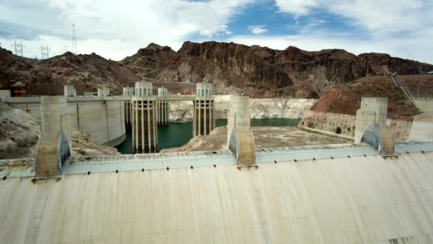 Paljastaen Luonnon Vaikutus Video Hoover Dam Huomattavan Alhainen Vedenkorkeus — kuvapankkivideo