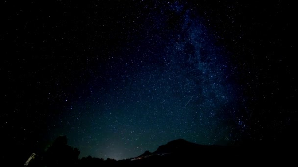 Ουράνιος Χορός Time Lapse Του Γαλαξία Μας Πάνω Από Όρος — Αρχείο Βίντεο