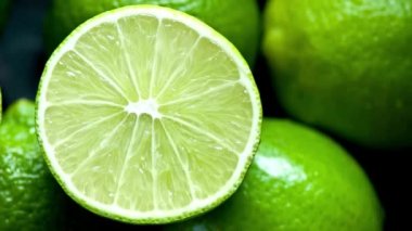 Citrus Zest: 4K Yakın Çekim Taze Kireç ve Limon Çekimi