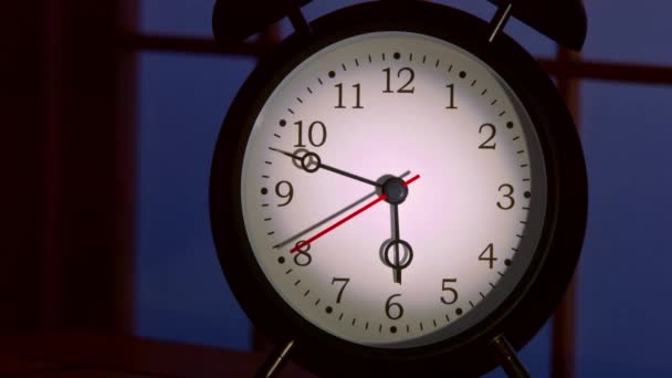 Αυγή Ξύπνημα Close Time Lapse Alarm Ρολόι Στο Τραπέζι Καθώς — Αρχείο Βίντεο