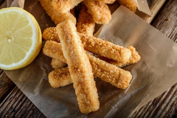 크리스피와 제스티 Panko Breaded Fish Sticks Lemon Exquisite Close — 스톡 사진