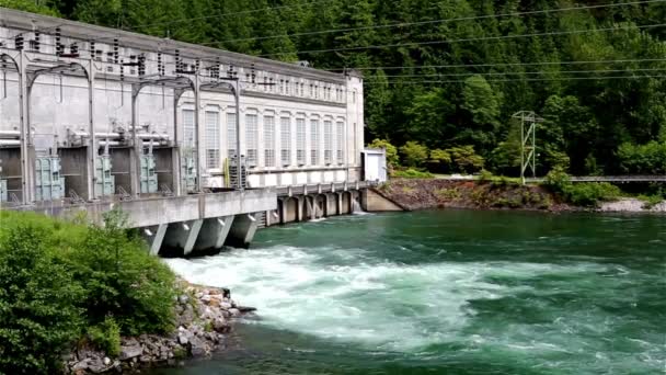 Harmonie Von Kraft Und Natur Video Von Wasserkraftwerk Und Staudamm — Stockvideo