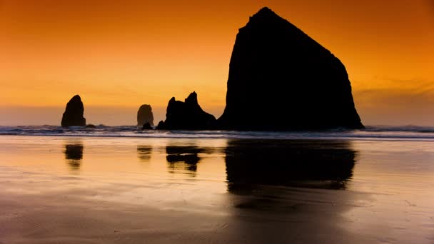 Sunset Serenade Video Haystack Rock Soumraku Cannon Beach Oregon — Stock video