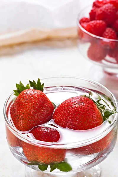 Strawberry Elegance Close Fresh Strawberries Dipped Glass Cup — Stock Photo, Image