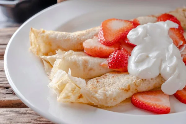 Crepes Delight Close Crepes Strawberries Cream Plate — Stock Photo, Image