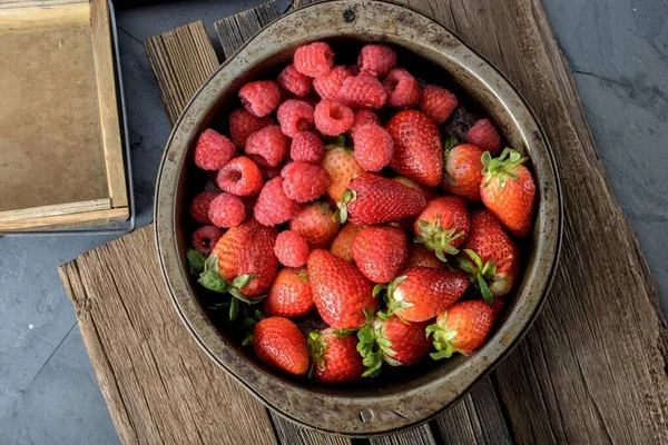 Berry Bliss Top Ansicht Von Frischen Erdbeeren Und Beeren Einer — Stockfoto