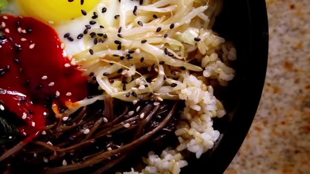 Koreai Kulináris Élvezetek Video Bim Bap Rizs Vegyes Zöldségekkel — Stock videók