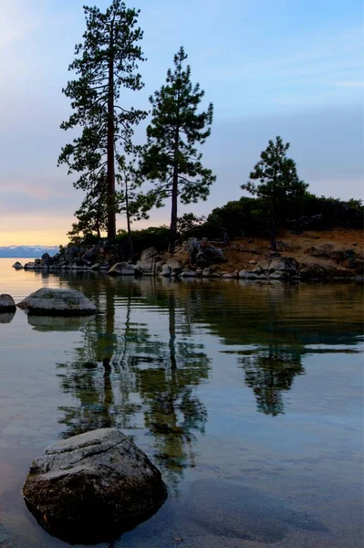 Tranquil Tahoe Beauty Imagem Lago Tahoe Vista Lakeshore Com Pedra — Fotografia de Stock