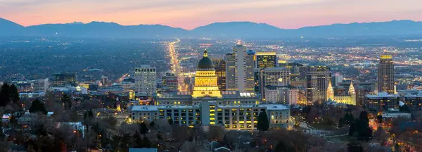 Abrazo Dawn Imagen Panorámica Salt Lake City Edificio Parlamentario Estados — Foto de Stock