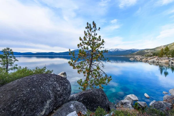 Tranquil Tahoe Beauty Imagem Lago Tahoe Vista Lakeshore Com Pedra — Fotografia de Stock