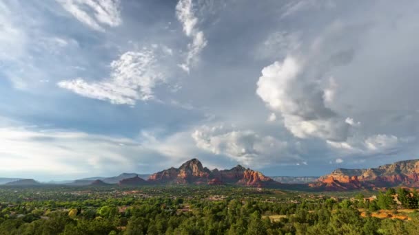 Sedona Mountain Majestät Video Hisnande Utsikt Med Moln Arizona Red — Stockvideo