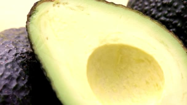 Cut Avocado Fruit Közeli Felvétele Dolly Shot Video — Stock videók