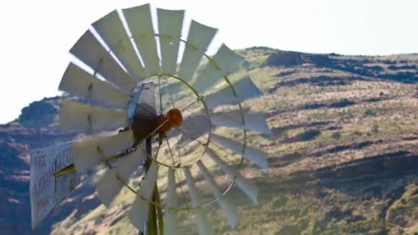 Sunlit Windmill Action 블레이드의 비디오 — 비디오