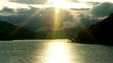 Columbia Nehri Üzerindeki Majestic, Washington, ABD: 4K Zaman-atlamalı Güzel