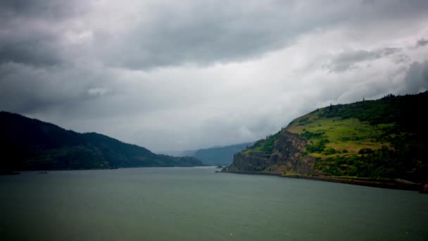 Majestic Columbia River Time Time Облаками Горными Пейзажами — стоковое видео