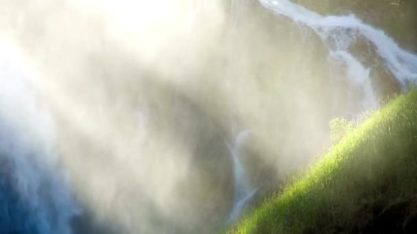 Betoverende Video Van Misty Watervallen Ongerepte Natuur — Stockvideo
