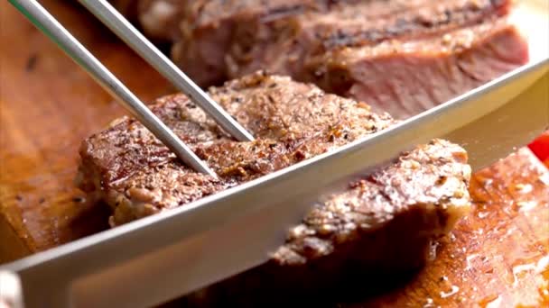 Étourdissant Vidéo Gros Plan Steak Boeuf Grillé Juteux Délice Appétissant — Video