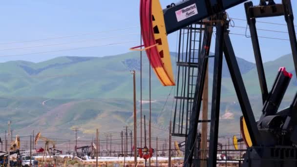 Video Von Pump Jacks Aktion Auf Einem Kalifornischen Ölfeld — Stockvideo