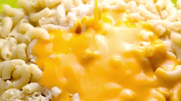 Вкусный Крупный План Макароны Сыром — стоковое видео