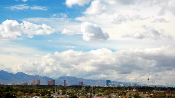 Görkemli Las Vegas Bulutların Arasında Skyline — Stok video